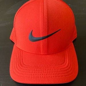 Nike AEROBILL golf hat